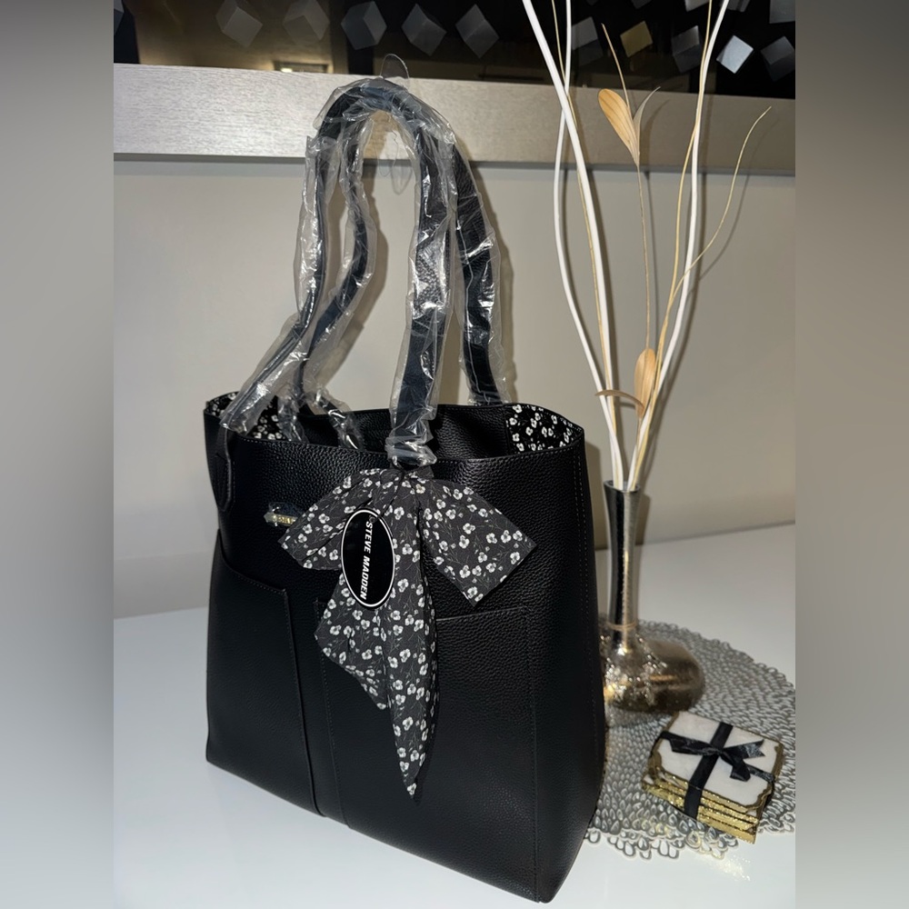 NWT Steve Madden Large Tote, Wristlet, Makeup Bag Scarf Black Floral BNellie $98